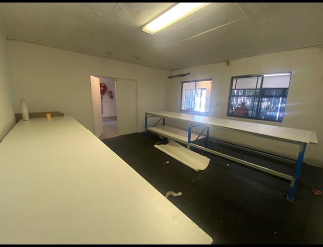 318M² WAREHOUSE TO LET IN AIRPORT INDUSTRIA